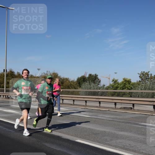 03.10.2025 - Köhlbrandbrückenlauf Julia Fischer http://msf.ph/oto/9015014 03.10.2025 13:11:46 Position 3  meine-sportfotos.de