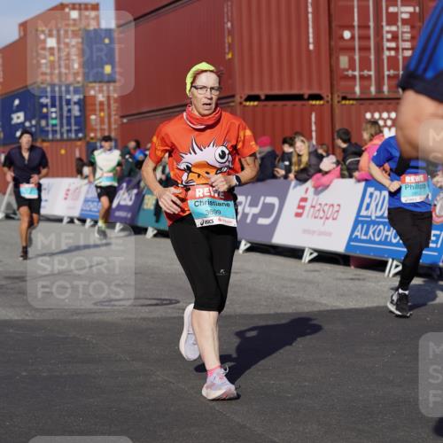 03.10.2025 - Köhlbrandbrückenlauf Michael Burmester http://msf.ph/oto/9015020 03.10.2025 10:14:49 Ziel 1220, 1427, 1655, 1674, 1711, 1813, 1852, 2044, 2812, 3499, 3500, 3699, 3744, 3750 meine-sportfotos.de