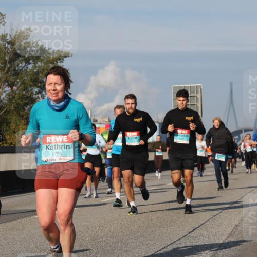 03.10.2025 - Köhlbrandbrückenlauf Luisa Fischer http://msf.ph/oto/9015036 03.10.2025 10:59:43 Position 3 6, 1754, 3207 meine-sportfotos.de