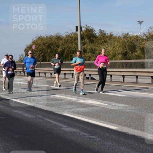 03.10.2025 - Köhlbrandbrückenlauf Julia Fischer http://msf.ph/oto/9015061 03.10.2025 13:11:58 Position 3  meine-sportfotos.de