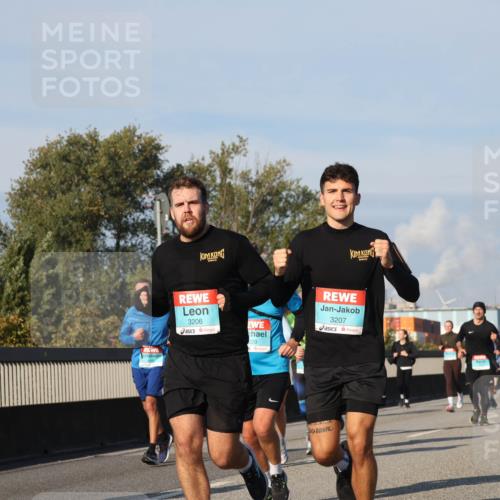 03.10.2025 - Köhlbrandbrückenlauf Luisa Fischer http://msf.ph/oto/9015062 03.10.2025 10:59:46 Position 3 3206, 229, 3207 meine-sportfotos.de