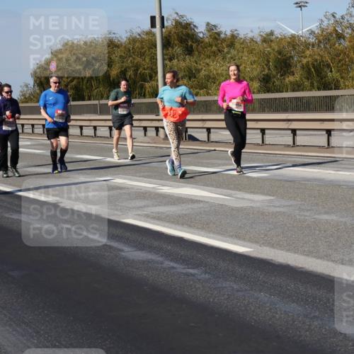 03.10.2025 - Köhlbrandbrückenlauf Julia Fischer http://msf.ph/oto/9015064 03.10.2025 13:11:58 Position 3  meine-sportfotos.de