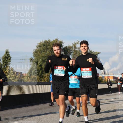 03.10.2025 - Köhlbrandbrückenlauf Luisa Fischer http://msf.ph/oto/9015065 03.10.2025 10:59:47 Position 3 3206, 3229, 3207, 3268 meine-sportfotos.de