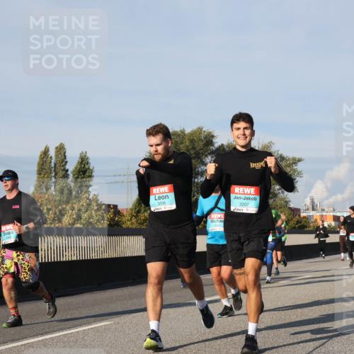 03.10.2025 - Köhlbrandbrückenlauf Luisa Fischer http://msf.ph/oto/9015069 03.10.2025 10:59:47 Position 3 3206, 3229, 3207 meine-sportfotos.de