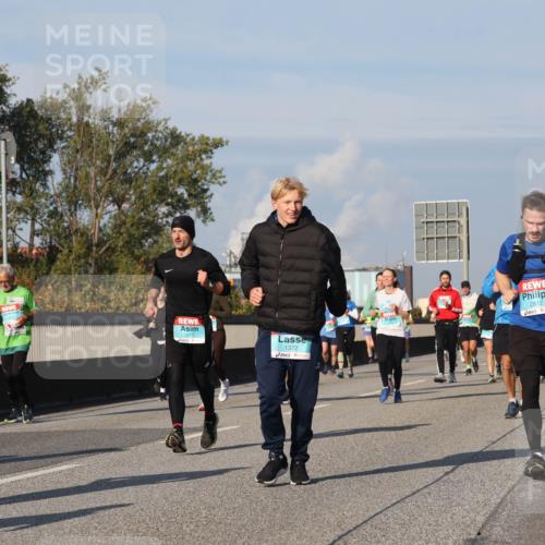 03.10.2025 - Köhlbrandbrückenlauf Luisa Fischer http://msf.ph/oto/9015089 03.10.2025 10:59:50 Position 3 1372, 2812 meine-sportfotos.de