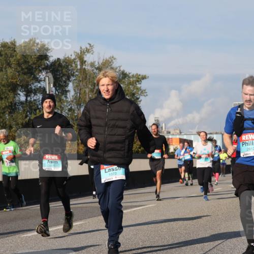 03.10.2025 - Köhlbrandbrückenlauf Luisa Fischer http://msf.ph/oto/9015099 03.10.2025 10:59:51 Position 3 1877, 1372, 2812 meine-sportfotos.de