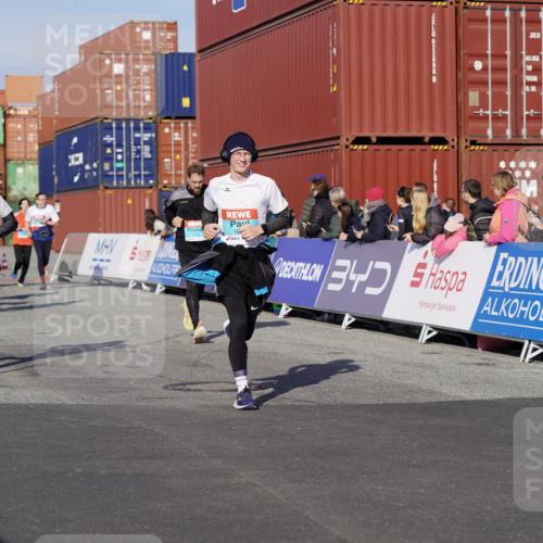 03.10.2025 - Köhlbrandbrückenlauf Michael Burmester http://msf.ph/oto/9015100 03.10.2025 10:14:54 Ziel 1193, 1195, 1480, 1797, 1813, 1852, 2044, 2206, 2207, 2812, 3037, 3144, 3169, 3470, 3471, 3699, 3744, 3750 meine-sportfotos.de