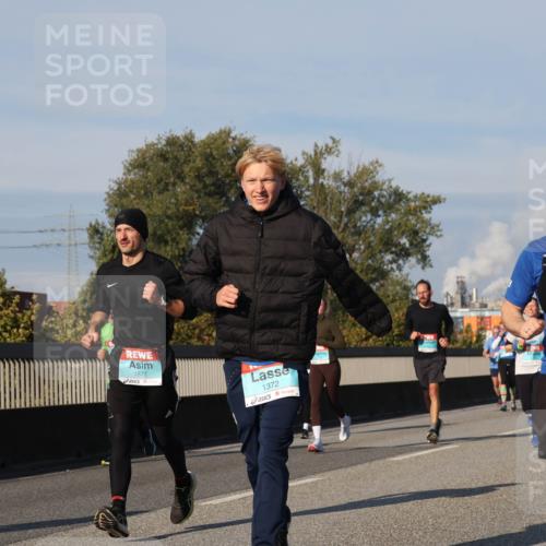 03.10.2025 - Köhlbrandbrückenlauf Luisa Fischer http://msf.ph/oto/9015107 03.10.2025 10:59:52 Position 3 1877, 1372, 2812, 1752 meine-sportfotos.de