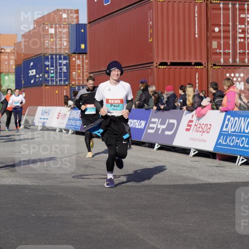 03.10.2025 - Köhlbrandbrückenlauf Michael Burmester http://msf.ph/oto/9015113 03.10.2025 10:14:54 Ziel 1193, 1195, 1480, 1797, 1813, 1852, 2044, 2206, 2207, 2812, 3037, 3144, 3169, 3470, 3471, 3699, 3744, 3750 meine-sportfotos.de