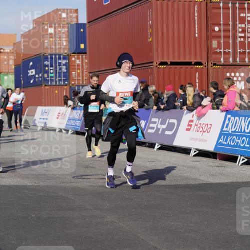 03.10.2025 - Köhlbrandbrückenlauf Michael Burmester http://msf.ph/oto/9015121 03.10.2025 10:14:54 Ziel 1193, 1195, 1480, 1797, 1813, 1852, 2044, 2206, 2207, 2812, 3037, 3144, 3169, 3470, 3471, 3699, 3744, 3750 meine-sportfotos.de