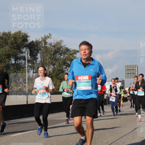03.10.2025 - Köhlbrandbrückenlauf Luisa Fischer http://msf.ph/oto/9015140 03.10.2025 10:59:55 Position 3 1752, 797, 2276 meine-sportfotos.de