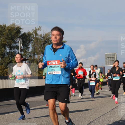 03.10.2025 - Köhlbrandbrückenlauf Luisa Fischer http://msf.ph/oto/9015144 03.10.2025 10:59:55 Position 3 1797, 2276, 1752 meine-sportfotos.de