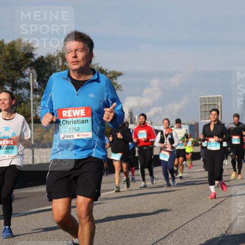 03.10.2025 - Köhlbrandbrückenlauf Luisa Fischer http://msf.ph/oto/9015147 03.10.2025 10:59:56 Position 3 2276, 1752 meine-sportfotos.de