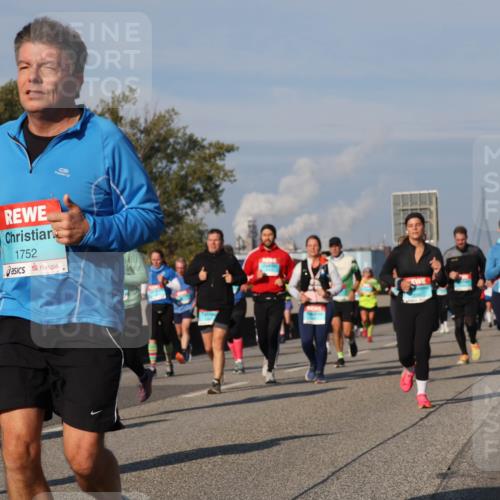 03.10.2025 - Köhlbrandbrückenlauf Luisa Fischer http://msf.ph/oto/9015150 03.10.2025 10:59:56 Position 3 2276, 1752 meine-sportfotos.de