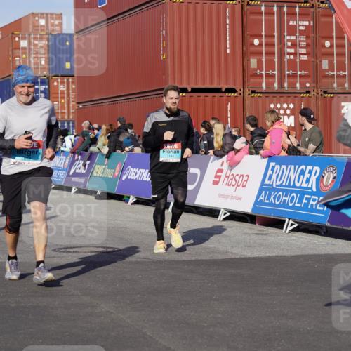 03.10.2025 - Köhlbrandbrückenlauf Michael Burmester http://msf.ph/oto/9015153 03.10.2025 10:14:55 Ziel 1193, 1195, 1480, 1797, 1813, 1852, 2044, 2206, 2207, 2812, 3037, 3144, 3169, 3470, 3471, 3750 meine-sportfotos.de