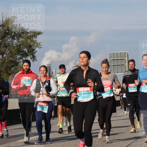 03.10.2025 - Köhlbrandbrückenlauf Luisa Fischer http://msf.ph/oto/9015168 03.10.2025 10:59:57 Position 3 3216, 1492, 1813, 2046, 1907, 3144, 3788 meine-sportfotos.de