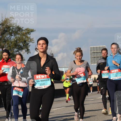 03.10.2025 - Köhlbrandbrückenlauf Luisa Fischer http://msf.ph/oto/9015175 03.10.2025 10:59:58 Position 3 2046, 1907, 3144, 3788, 3761 meine-sportfotos.de