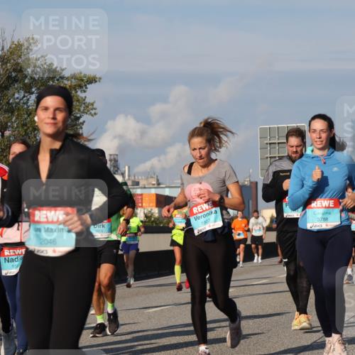 03.10.2025 - Köhlbrandbrückenlauf Luisa Fischer http://msf.ph/oto/9015178 03.10.2025 10:59:58 Position 3 1813, 2046, 15, 1907, 3788, 3761 meine-sportfotos.de