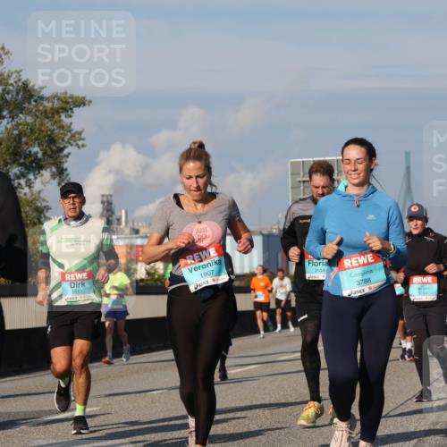 03.10.2025 - Köhlbrandbrückenlauf Luisa Fischer http://msf.ph/oto/9015180 03.10.2025 10:59:59 Position 3 2046, 1813, 1907, 3144, 3788, 3761 meine-sportfotos.de