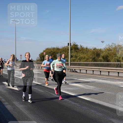03.10.2025 - Köhlbrandbrückenlauf Julia Fischer http://msf.ph/oto/9015183 03.10.2025 13:12:30 Position 3  meine-sportfotos.de