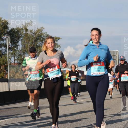 03.10.2025 - Köhlbrandbrückenlauf Luisa Fischer http://msf.ph/oto/9015197 03.10.2025 11:00:00 Position 3 1565, 1813, 1907, 3788, 3761 meine-sportfotos.de