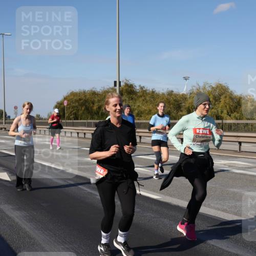 03.10.2025 - Köhlbrandbrückenlauf Julia Fischer http://msf.ph/oto/9015202 03.10.2025 13:12:31 Position 3  meine-sportfotos.de