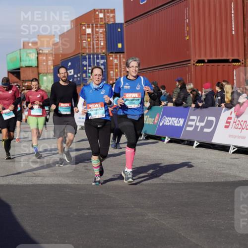 03.10.2025 - Köhlbrandbrückenlauf Michael Burmester http://msf.ph/oto/9015210 03.10.2025 10:14:57 Ziel 1193, 1195, 1480, 1797, 1813, 1852, 2044, 2206, 2207, 3037, 3144, 3169, 3206, 3207, 3214, 3470, 3471, 3750 meine-sportfotos.de