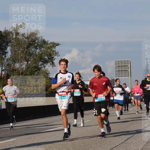 03.10.2025 - Köhlbrandbrückenlauf Luisa Fischer http://msf.ph/oto/9015228 03.10.2025 11:00:04 Position 3 1879, 3773, 1693, 3727 meine-sportfotos.de