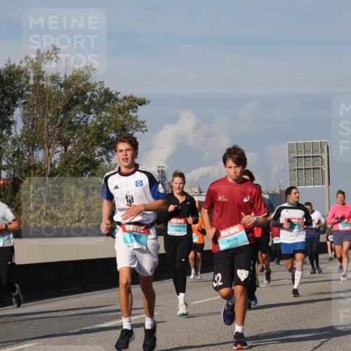 03.10.2025 - Köhlbrandbrückenlauf Luisa Fischer http://msf.ph/oto/9015231 03.10.2025 11:00:05 Position 3 1879, 3773, 1693, 2, 3727 meine-sportfotos.de
