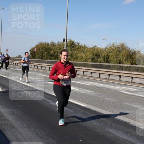 03.10.2025 - Köhlbrandbrückenlauf Julia Fischer http://msf.ph/oto/9015233 03.10.2025 13:12:38 Position 3 4902 meine-sportfotos.de