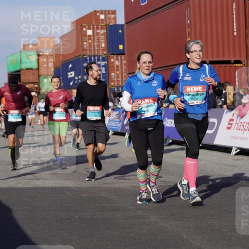 03.10.2025 - Köhlbrandbrückenlauf Michael Burmester http://msf.ph/oto/9015234 03.10.2025 10:14:58 Ziel 1193, 1195, 1480, 1551, 1797, 1813, 1852, 2044, 2206, 2207, 3037, 3144, 3169, 3206, 3207, 3214, 3229, 3470, 3471 meine-sportfotos.de