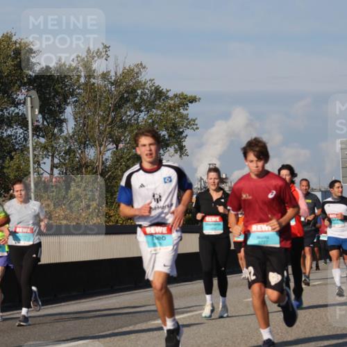 03.10.2025 - Köhlbrandbrückenlauf Luisa Fischer http://msf.ph/oto/9015235 03.10.2025 11:00:05 Position 3  meine-sportfotos.de