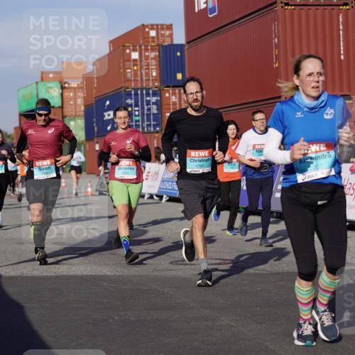 03.10.2025 - Köhlbrandbrückenlauf Michael Burmester http://msf.ph/oto/9015243 03.10.2025 10:14:59 Ziel 1193, 1195, 1480, 1551, 1797, 1813, 1852, 1922, 2044, 2206, 2207, 3037, 3144, 3169, 3206, 3207, 3214, 3229, 3348, 3470, 3471, 3668 meine-sportfotos.de
