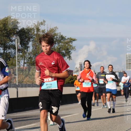 03.10.2025 - Köhlbrandbrückenlauf Luisa Fischer http://msf.ph/oto/9015248 03.10.2025 11:00:06 Position 3 2878, 3727, 1480 meine-sportfotos.de