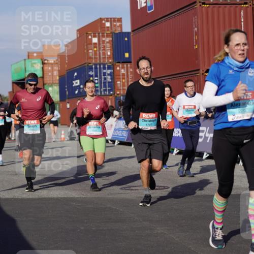 03.10.2025 - Köhlbrandbrückenlauf Michael Burmester http://msf.ph/oto/9015253 03.10.2025 10:14:59 Ziel 1193, 1195, 1480, 1551, 1797, 1813, 1852, 1922, 2044, 2206, 2207, 3037, 3144, 3169, 3206, 3207, 3214, 3229, 3348, 3470, 3471, 3668 meine-sportfotos.de