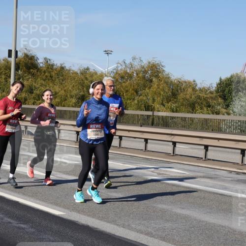 03.10.2025 - Köhlbrandbrückenlauf Julia Fischer http://msf.ph/oto/9015276 03.10.2025 13:12:49 Position 3 4948, 5346 meine-sportfotos.de