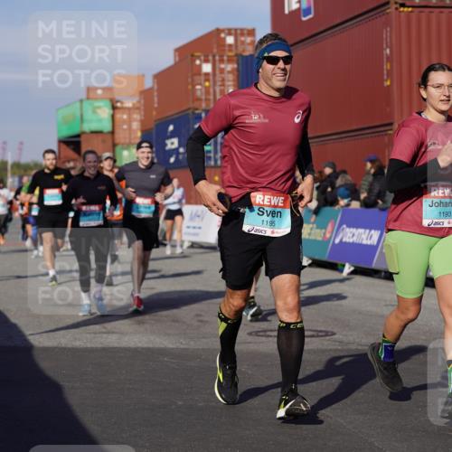 03.10.2025 - Köhlbrandbrückenlauf Michael Burmester http://msf.ph/oto/9015313 03.10.2025 10:15:00 Ziel 1193, 1195, 1324, 1480, 1551, 1797, 1922, 2044, 2147, 2206, 2207, 3037, 3144, 3169, 3206, 3207, 3214, 3229, 3339, 3348, 3470, 3471, 3668 meine-sportfotos.de