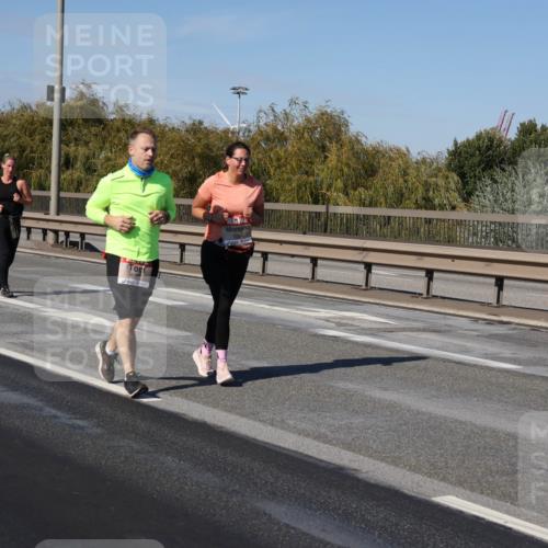 03.10.2025 - Köhlbrandbrückenlauf Julia Fischer http://msf.ph/oto/9015320 03.10.2025 13:12:59 Position 3  meine-sportfotos.de
