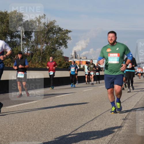 03.10.2025 - Köhlbrandbrückenlauf Luisa Fischer http://msf.ph/oto/9015344 03.10.2025 11:00:15 Position 3 1213 meine-sportfotos.de
