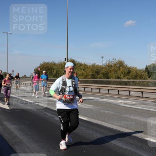 03.10.2025 - Köhlbrandbrückenlauf Julia Fischer http://msf.ph/oto/9015358 03.10.2025 13:13:08 Position 3 4438 meine-sportfotos.de