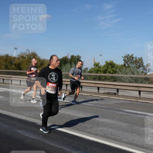 03.10.2025 - Köhlbrandbrückenlauf Julia Fischer http://msf.ph/oto/9015395 03.10.2025 13:13:16 Position 3 6103 meine-sportfotos.de
