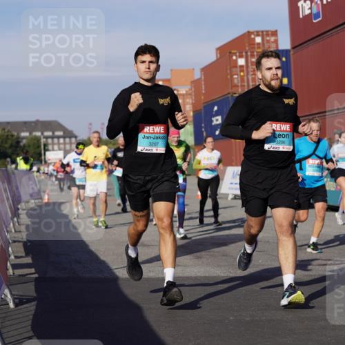 03.10.2025 - Köhlbrandbrückenlauf Michael Burmester http://msf.ph/oto/9015428 03.10.2025 10:15:04 Ziel 1193, 1195, 1324, 1480, 1523, 1551, 1693, 1773, 1785, 1797, 1922, 2147, 3037, 3169, 3206, 3207, 3214, 3229, 3339, 3348, 3470, 3471, 3668 meine-sportfotos.de