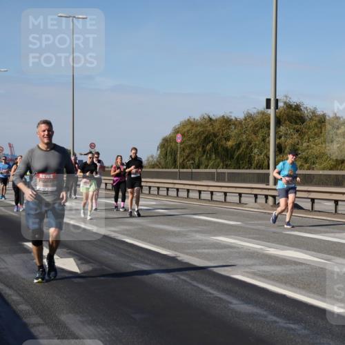 03.10.2025 - Köhlbrandbrückenlauf Julia Fischer http://msf.ph/oto/9015431 03.10.2025 13:13:25 Position 3  meine-sportfotos.de