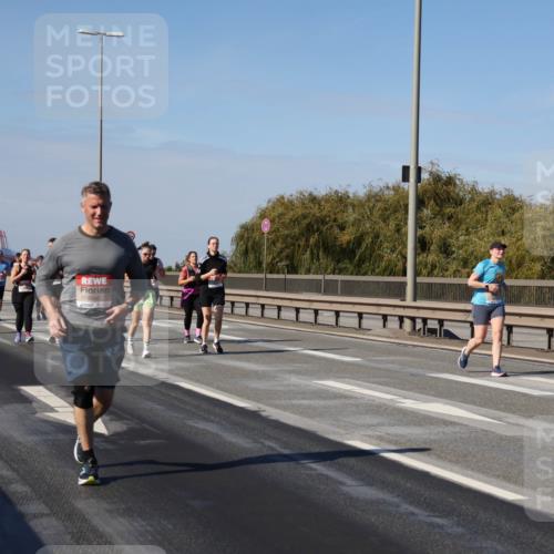 03.10.2025 - Köhlbrandbrückenlauf Julia Fischer http://msf.ph/oto/9015436 03.10.2025 13:13:26 Position 3 5442 meine-sportfotos.de