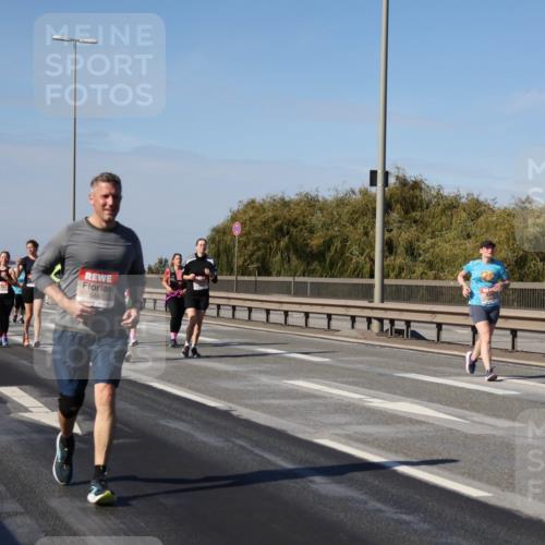 03.10.2025 - Köhlbrandbrückenlauf Julia Fischer http://msf.ph/oto/9015439 03.10.2025 13:13:26 Position 3 5442 meine-sportfotos.de