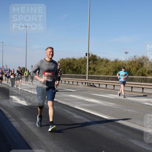 03.10.2025 - Köhlbrandbrückenlauf Julia Fischer http://msf.ph/oto/9015442 03.10.2025 13:13:27 Position 3  meine-sportfotos.de