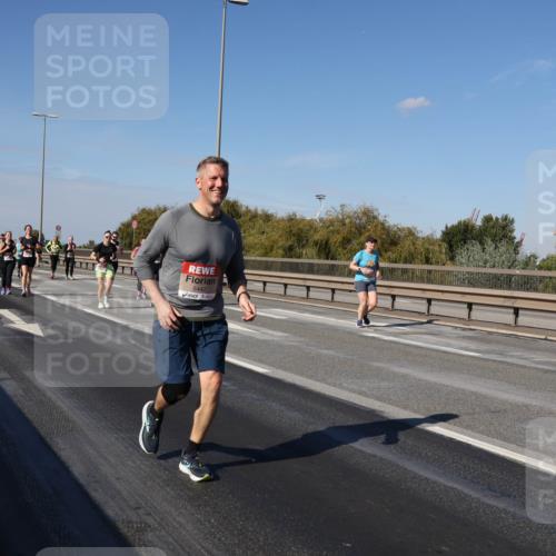 03.10.2025 - Köhlbrandbrückenlauf Julia Fischer http://msf.ph/oto/9015446 03.10.2025 13:13:28 Position 3 5442 meine-sportfotos.de