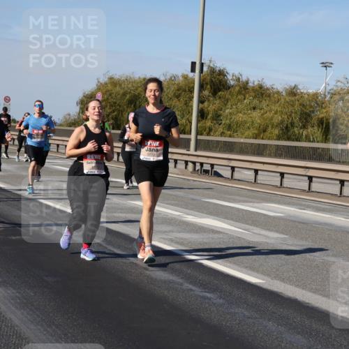 03.10.2025 - Köhlbrandbrückenlauf Julia Fischer http://msf.ph/oto/9015459 03.10.2025 13:13:33 Position 3 5773, 5772 meine-sportfotos.de