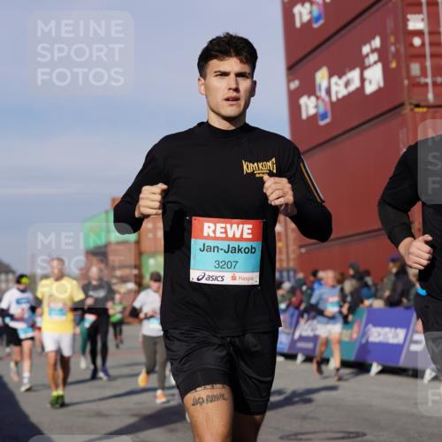 03.10.2025 - Köhlbrandbrückenlauf Michael Burmester http://msf.ph/oto/9015471 03.10.2025 10:15:05 Ziel 1193, 1195, 1324, 1480, 1523, 1551, 1693, 1773, 1785, 1922, 2147, 3037, 3169, 3206, 3207, 3214, 3229, 3339, 3348, 3470, 3471, 3668 meine-sportfotos.de