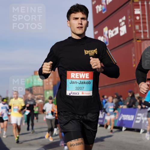 03.10.2025 - Köhlbrandbrückenlauf Michael Burmester http://msf.ph/oto/9015477 03.10.2025 10:15:05 Ziel 1193, 1195, 1324, 1480, 1523, 1551, 1693, 1773, 1785, 1922, 2147, 3037, 3169, 3206, 3207, 3214, 3229, 3339, 3348, 3470, 3471, 3668 meine-sportfotos.de